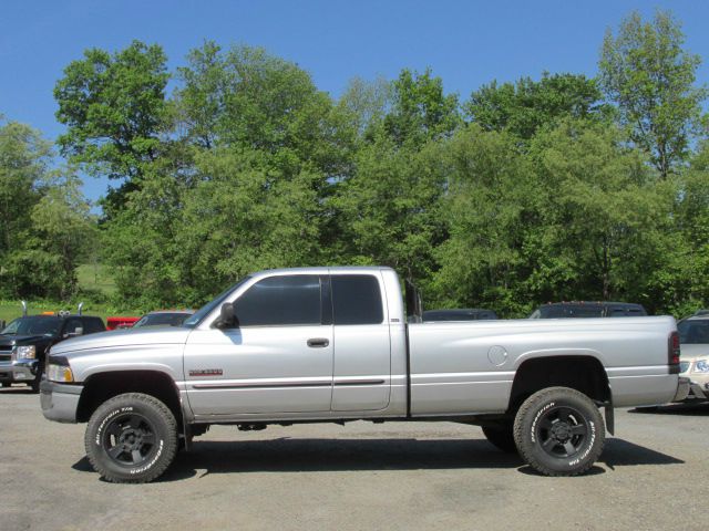 Dodge Ram 2500 323i 4dr Sdn Sedan Extended Cab Pickup