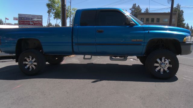 Dodge Ram 2500 Z71 4X4 CREW CAB Pickup Truck