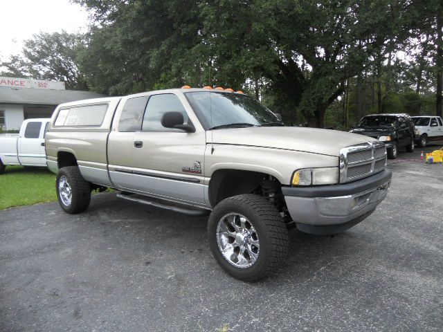 Dodge Ram 2500 2002 photo 2