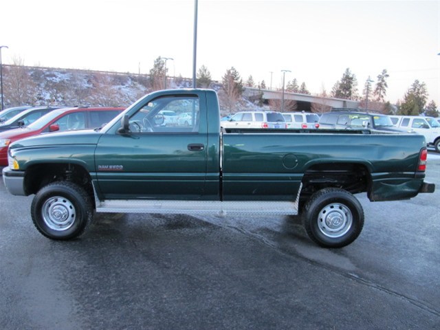 Dodge Ram 2500 Base Unspecified