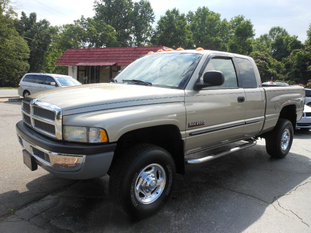 Dodge Ram 2500 Ext WT Pickup Truck