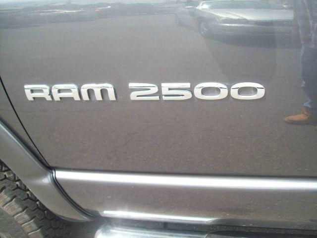 Dodge Ram 2500 2004 photo 2