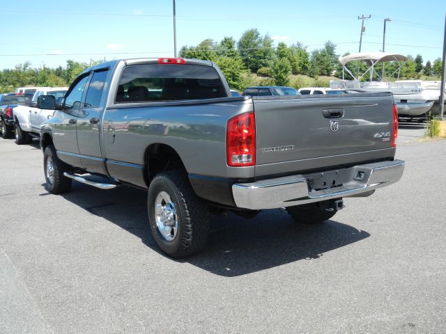 Dodge Ram 2500 4dr 4WD EXT LS 4x4 SUV Pickup Truck