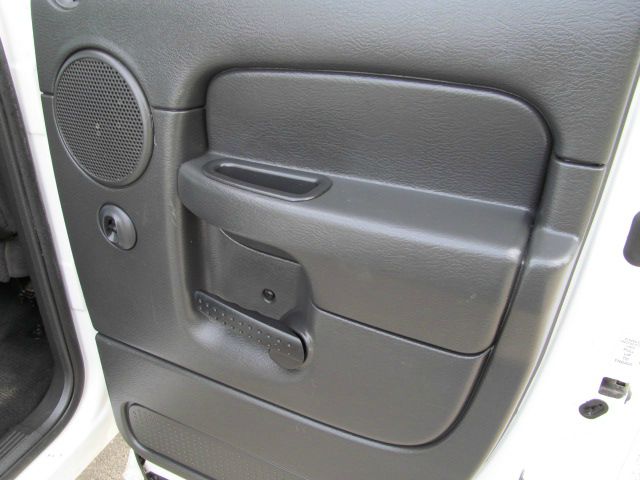 Dodge Ram 2500 2005 photo 19