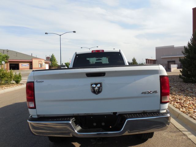 Dodge Ram 2500 XLT 4X4 V8 5.4L Pickup Truck