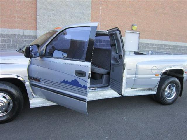 Dodge Ram 3500 2001 photo 17