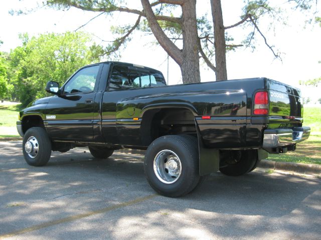 Dodge Ram 3500 2001 photo 2