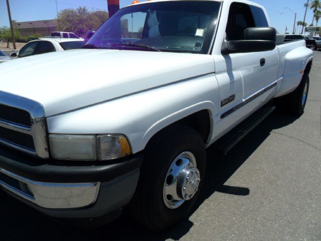 Dodge Ram 3500 2001 photo 2