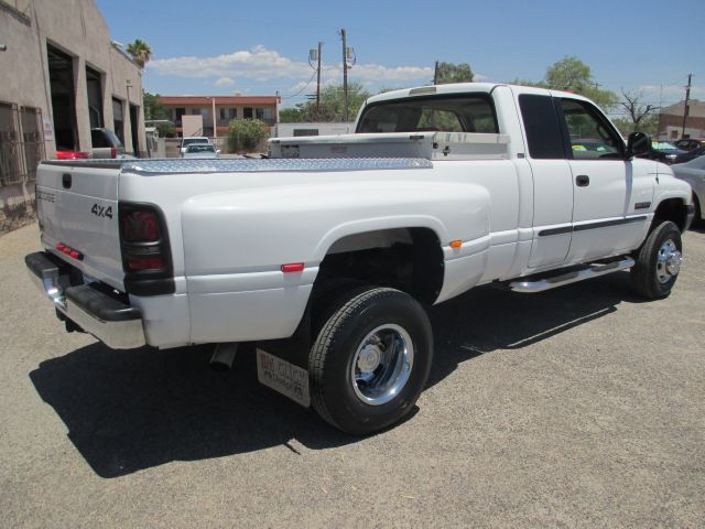 Dodge Ram 3500 2001 photo 2