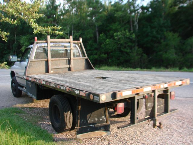 Dodge Ram 3500 2002 photo 2