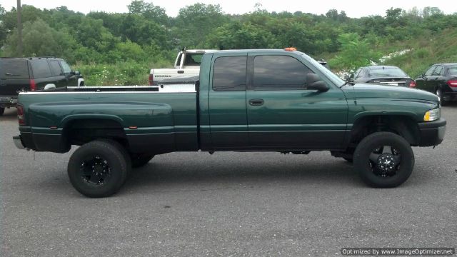 Dodge Ram 3500 2002 photo 2