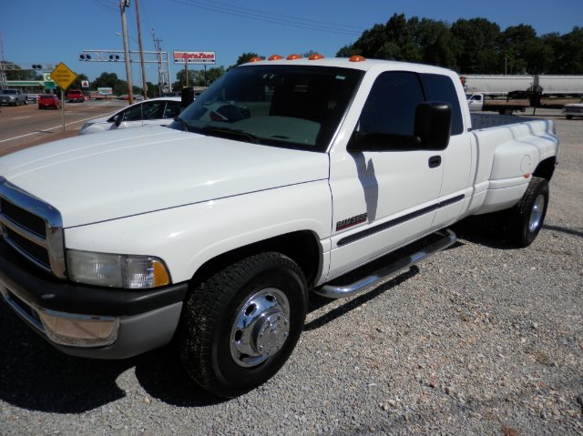 Dodge Ram 3500 2002 photo 2