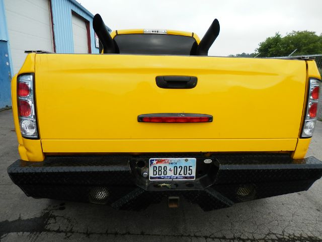 Dodge Ram 3500 SLT Crew Cab Pickup