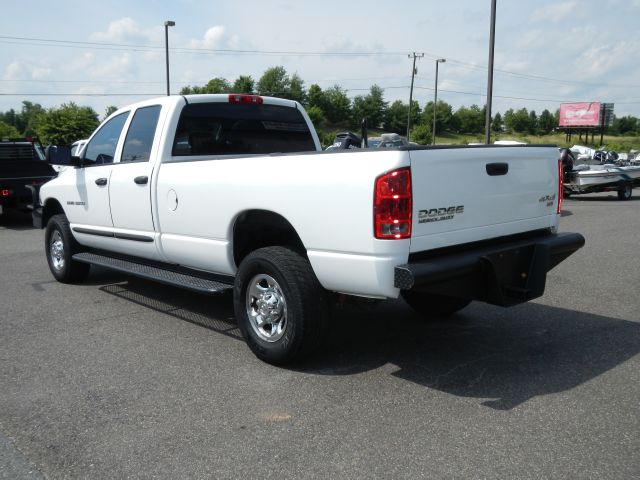 Dodge Ram 3500 2004 photo 2