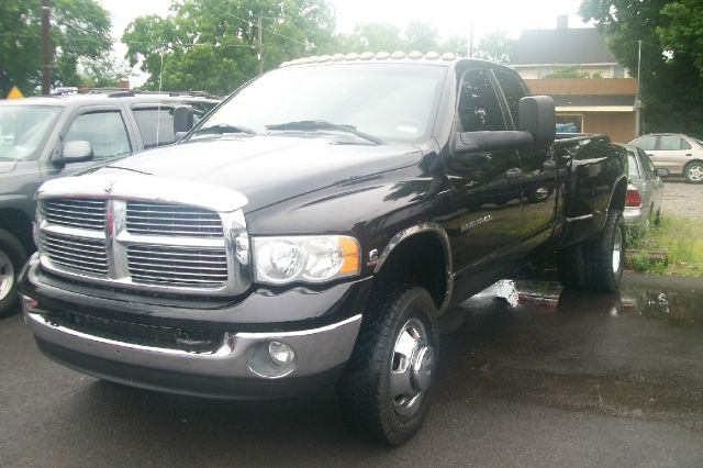 Dodge Ram 3500 2004 photo 2