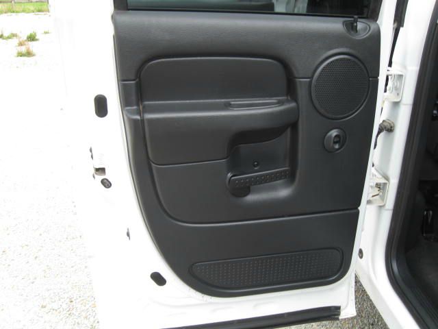 Dodge Ram 3500 2004 photo 17