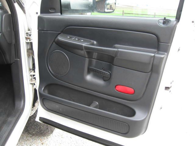 Dodge Ram 3500 2004 photo 2