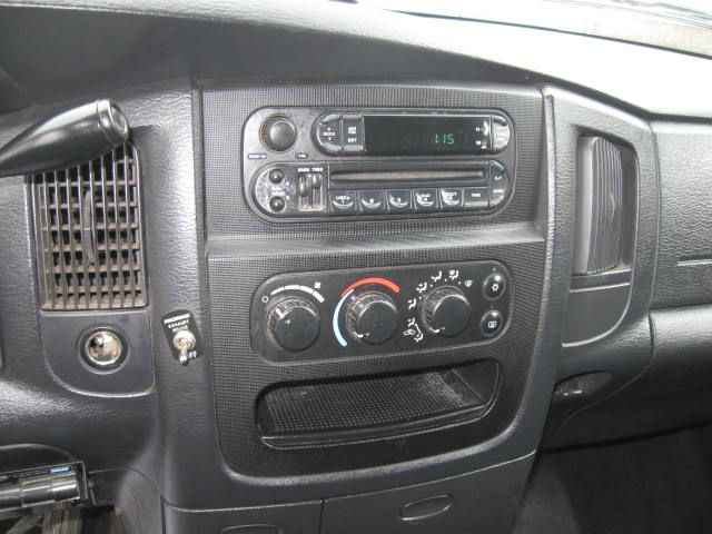 Dodge Ram 3500 2004 photo 26