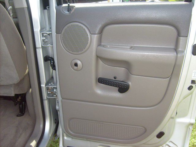 Dodge Ram 3500 2004 photo 16