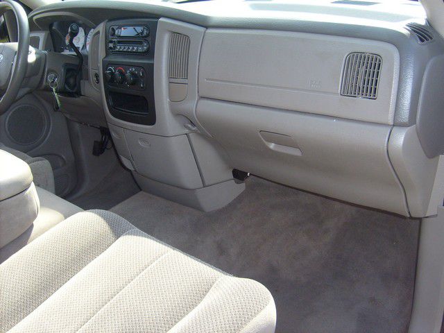 Dodge Ram 3500 2004 photo 22