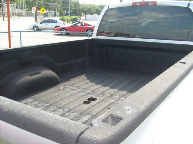 Dodge Ram 3500 2004 photo 24