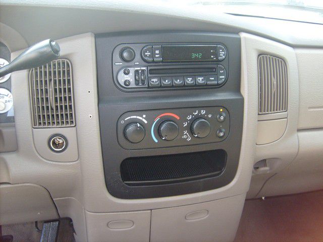 Dodge Ram 3500 2004 photo 29