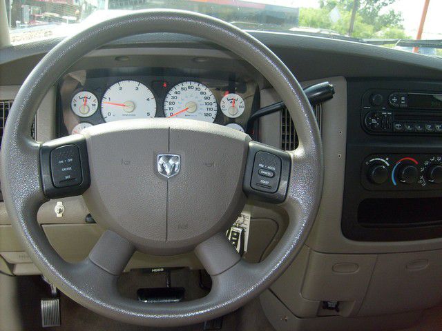 Dodge Ram 3500 2004 photo 37