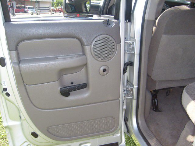 Dodge Ram 3500 2004 photo 9