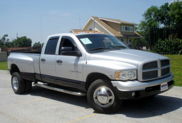 Dodge Ram 3500 2004 photo 2