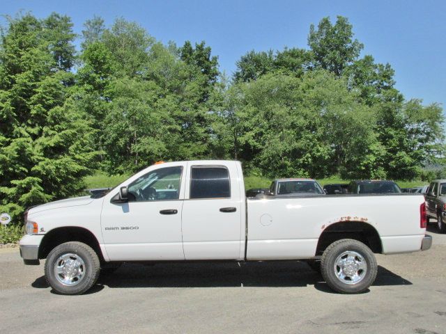 Dodge Ram 3500 2004 photo 2