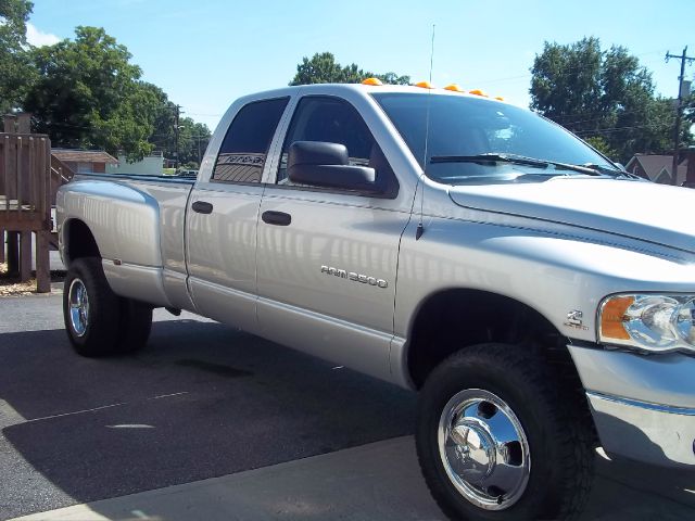 Dodge Ram 3500 2004 photo 1