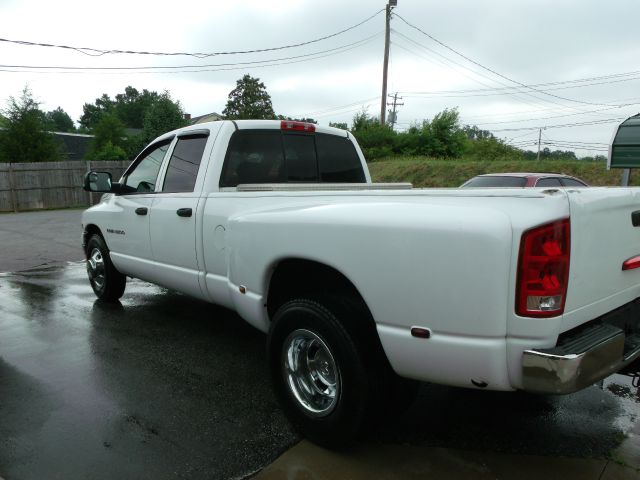 Dodge Ram 3500 2004 photo 2