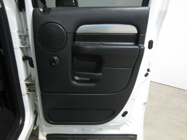 Dodge Ram 3500 2004 photo 11