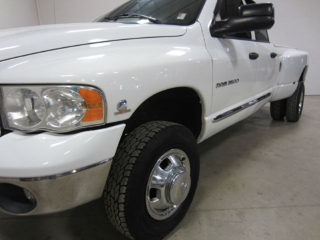 Dodge Ram 3500 2004 photo 13