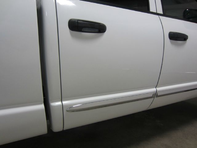 Dodge Ram 3500 2004 photo 2