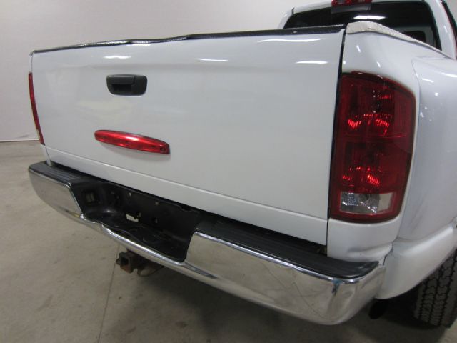 Dodge Ram 3500 2004 photo 20