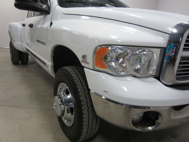 Dodge Ram 3500 2004 photo 24