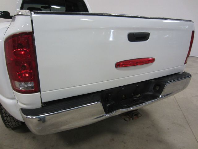 Dodge Ram 3500 2004 photo 25