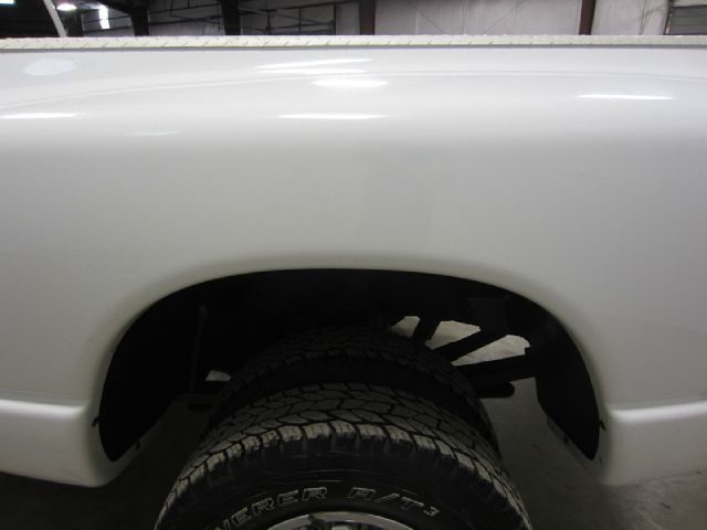 Dodge Ram 3500 2004 photo 26