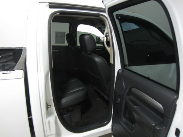 Dodge Ram 3500 2004 photo 36