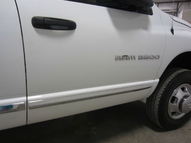 Dodge Ram 3500 2004 photo 4