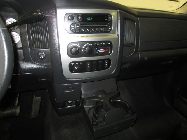 Dodge Ram 3500 2004 photo 58