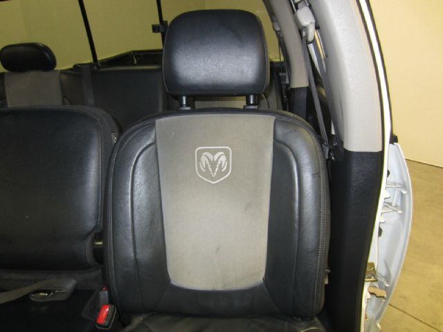 Dodge Ram 3500 2004 photo 65