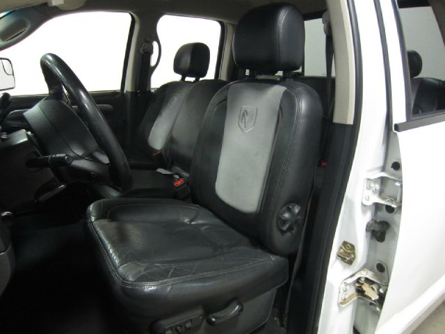 Dodge Ram 3500 2004 photo 66