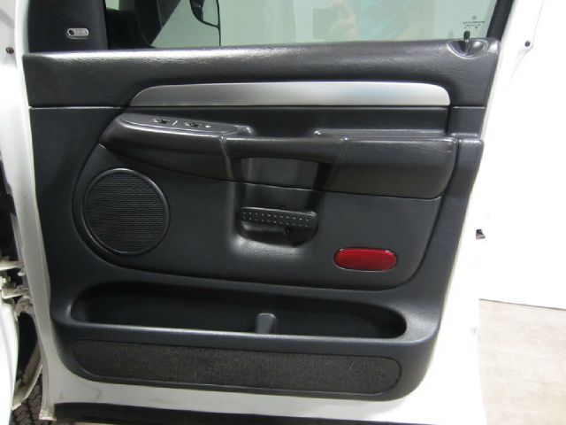 Dodge Ram 3500 2004 photo 68