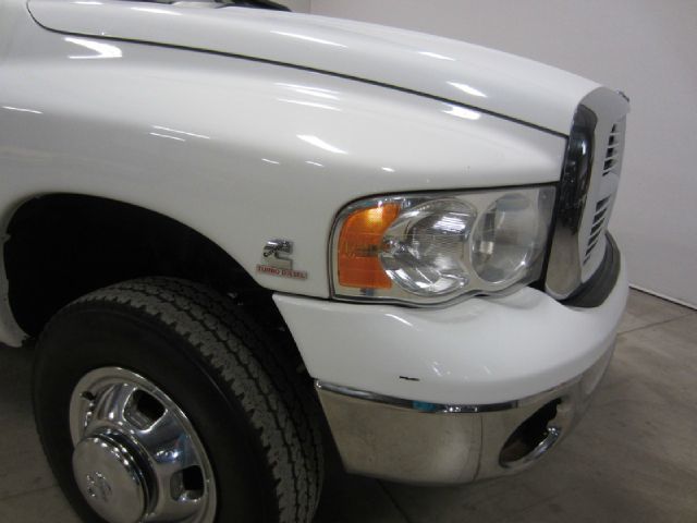 Dodge Ram 3500 2004 photo 74