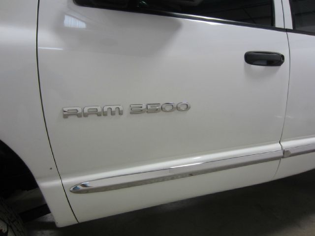 Dodge Ram 3500 2004 photo 77