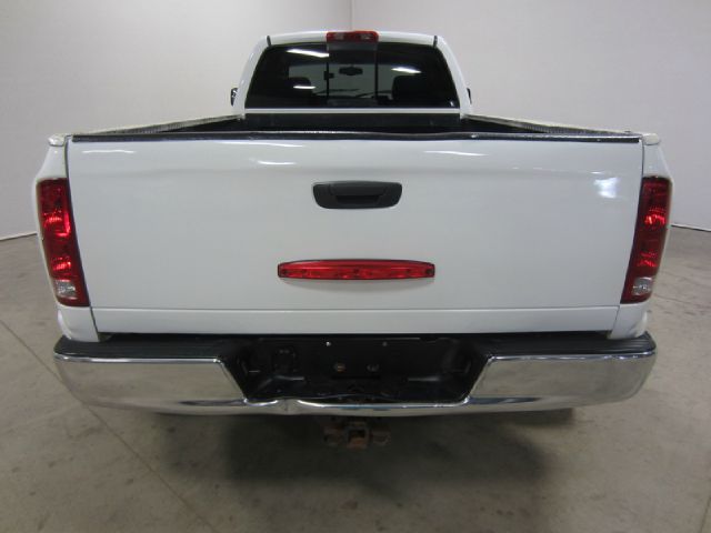 Dodge Ram 3500 2004 photo 80