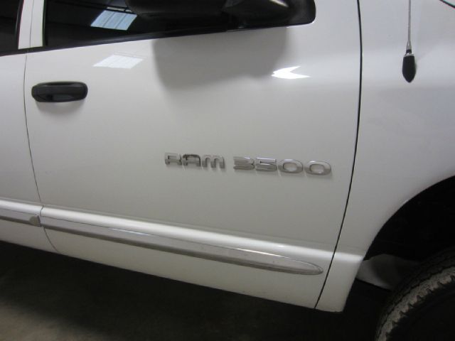 Dodge Ram 3500 2004 photo 88