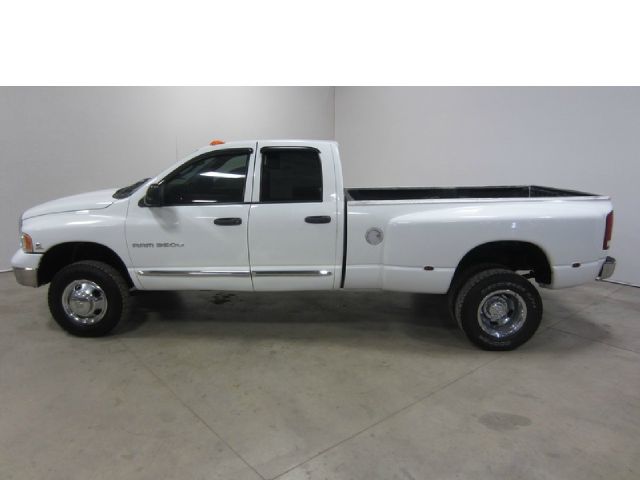 Dodge Ram 3500 2004 photo 98